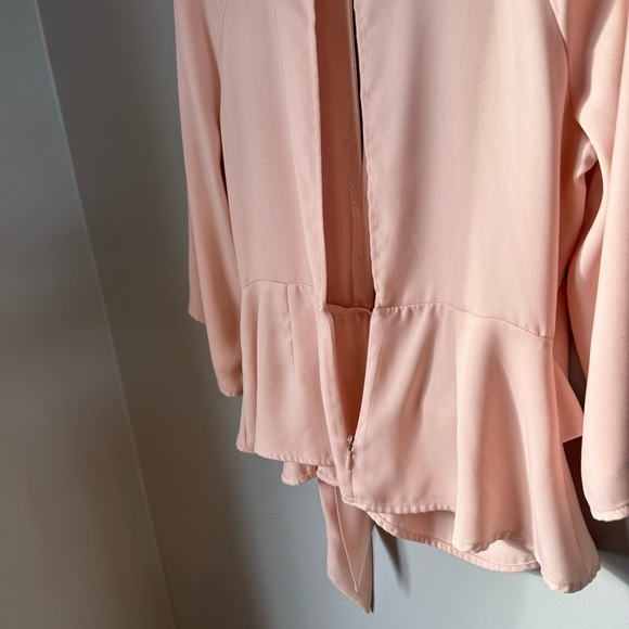 Topshop Keyhole flutter sleeve pink blouse size 8- Wicked look- flowy breezy - Picture 4 of 8